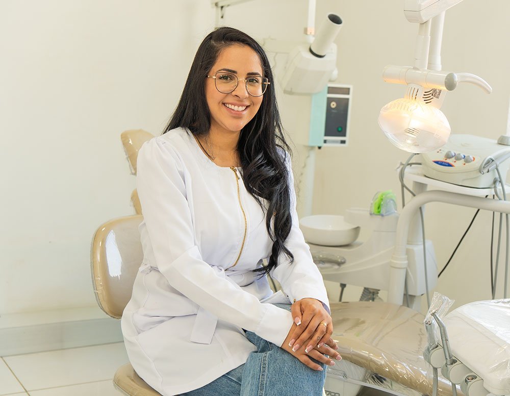 Dra. Gabriely de Oliveira em seu consultório de harmonização facial na Vila Barros, Guarulhos